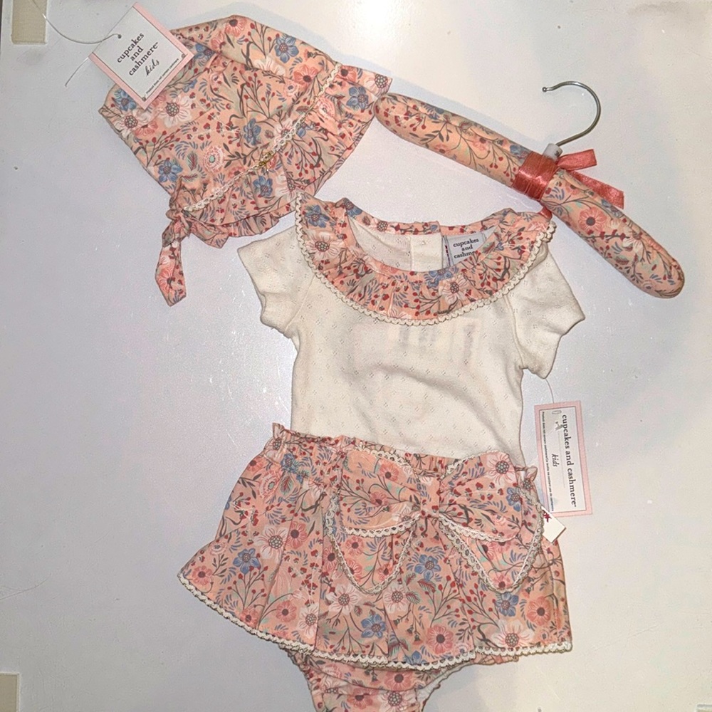 Baby Girl 0-3M Matching Set with Bonnet